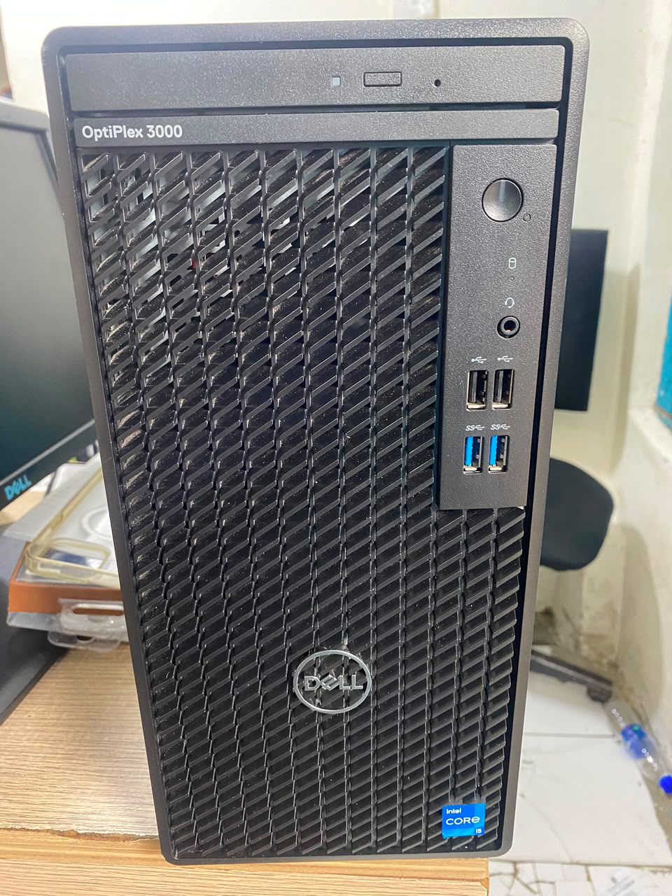 Dell OptiPlex 3000 Desktop (Tower / Small Form Factor)